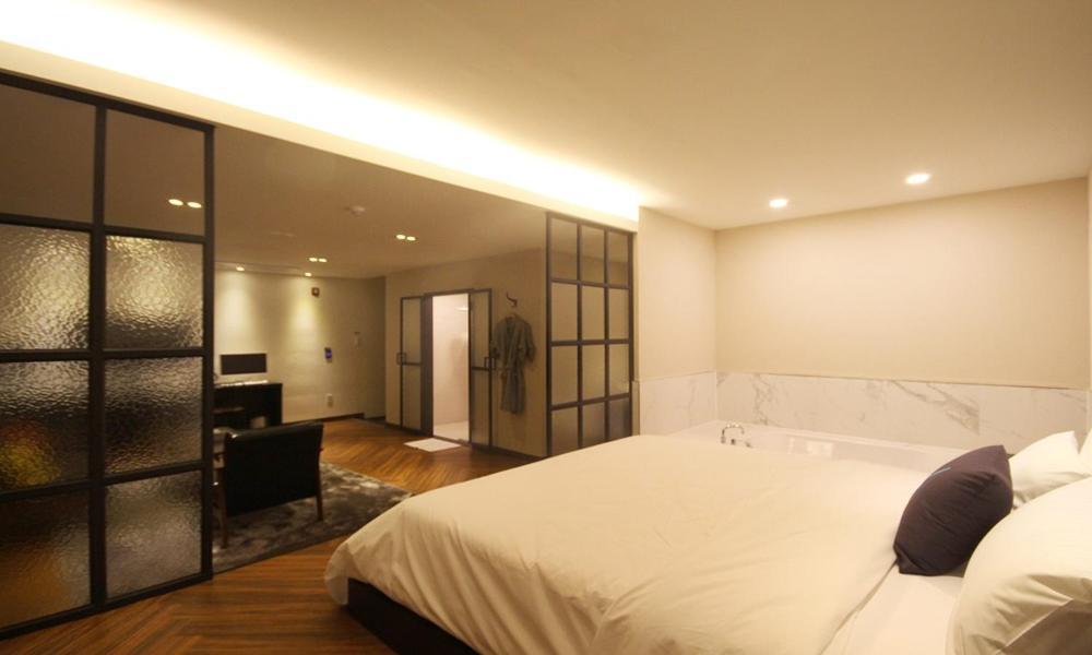 Iksan 4 Seasons Hotel Экстерьер фото